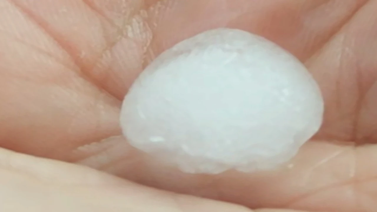 Adanada yağmurun ardından dolu etkili oldu