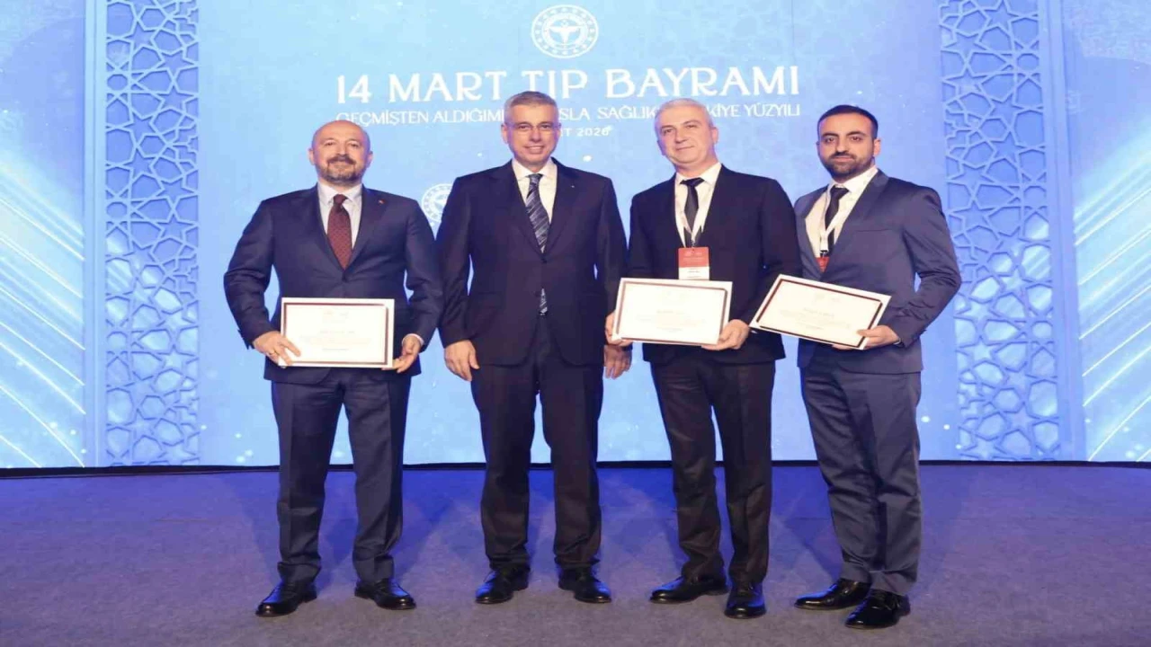 Adanalı sağlıkçılara Yılın Hekimi ve Yılın Sağlık Çalışanı ödülü