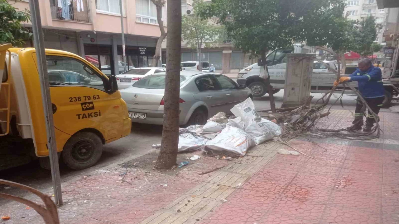 Akdenizde temizlik çalışmaları üç vardiya sürüyor