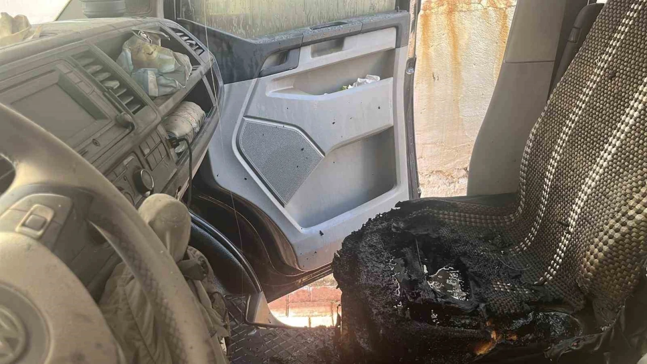 Alanyada hafif ticari araç yangını korkuttu