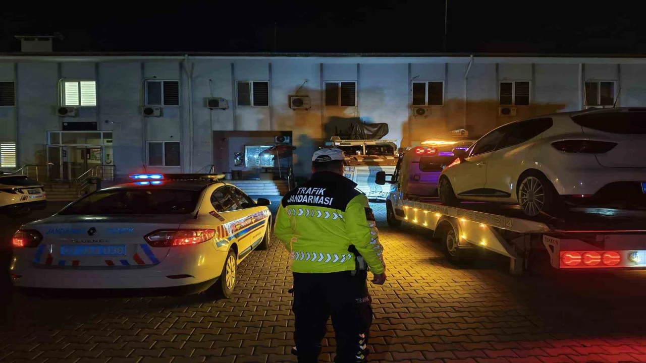 Alanyada trafiği engelleyen sürücüye 180 bin TL, cep telefonuyla oynayan şoföre 5 bin TL ceza