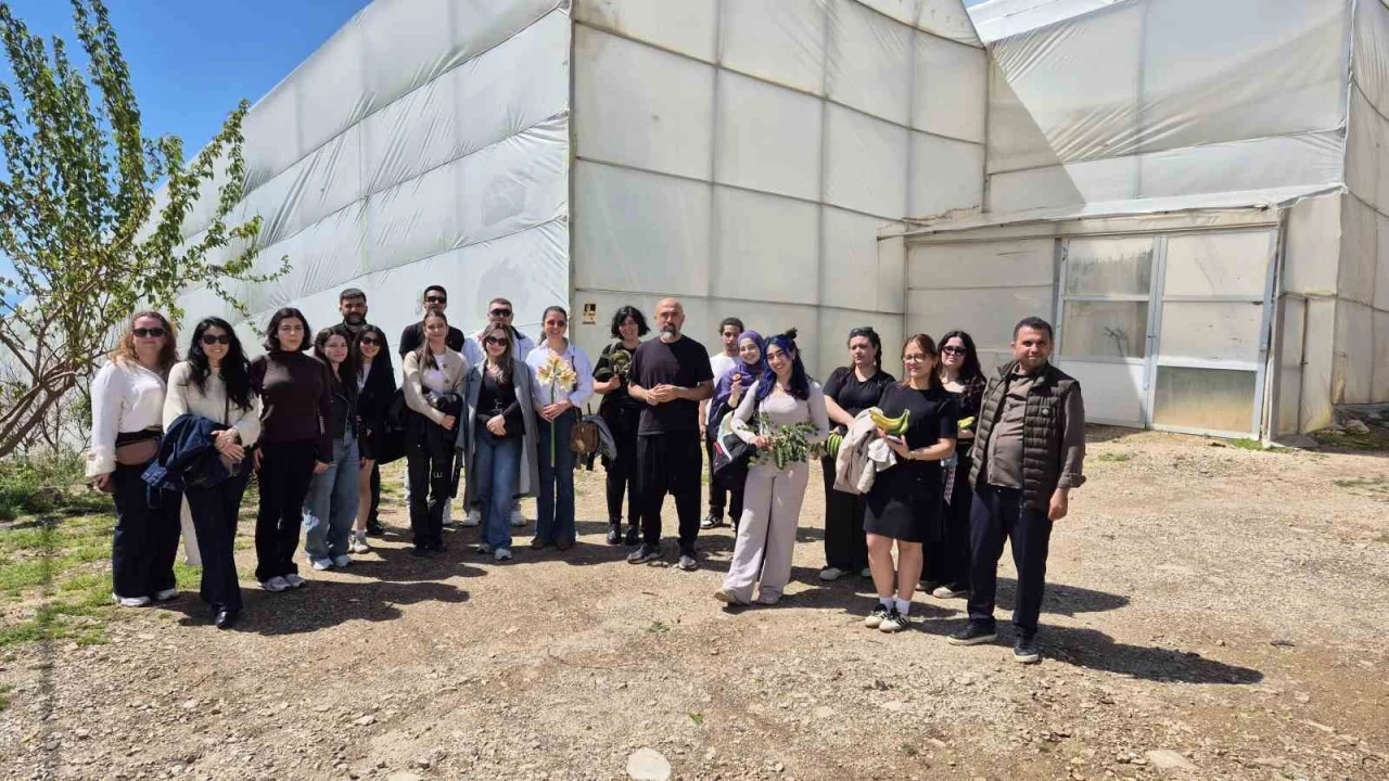 Alanyada üniversiteli öğrencilerden tropikal bahçelere teknik gezi