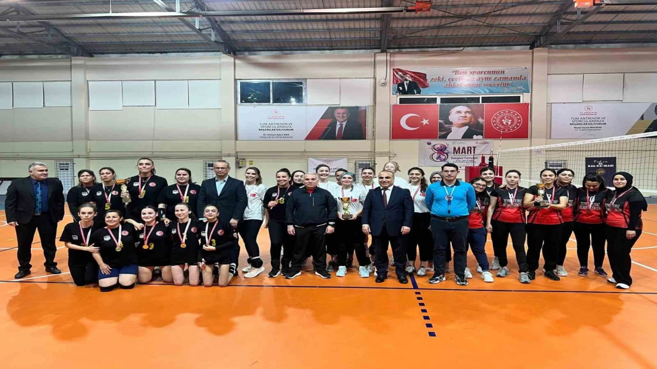Anamurda Kadınlar Günü Voleybol Turnuvası tamamlandı