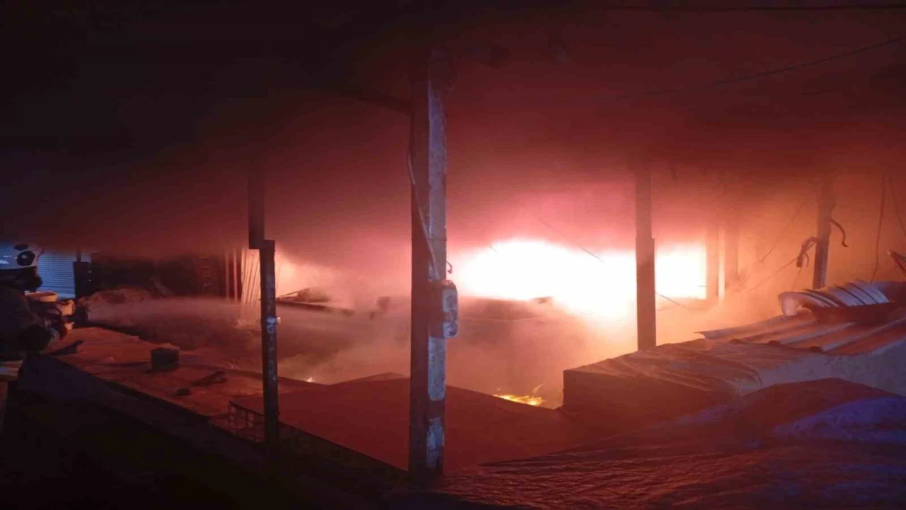 Antakyada iş yeri alevlere teslim oldu