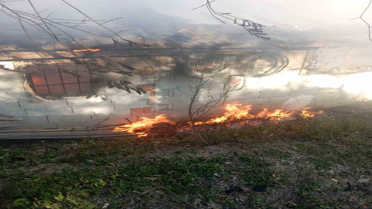 Antakyada müstakil ev alevlere teslim oldu