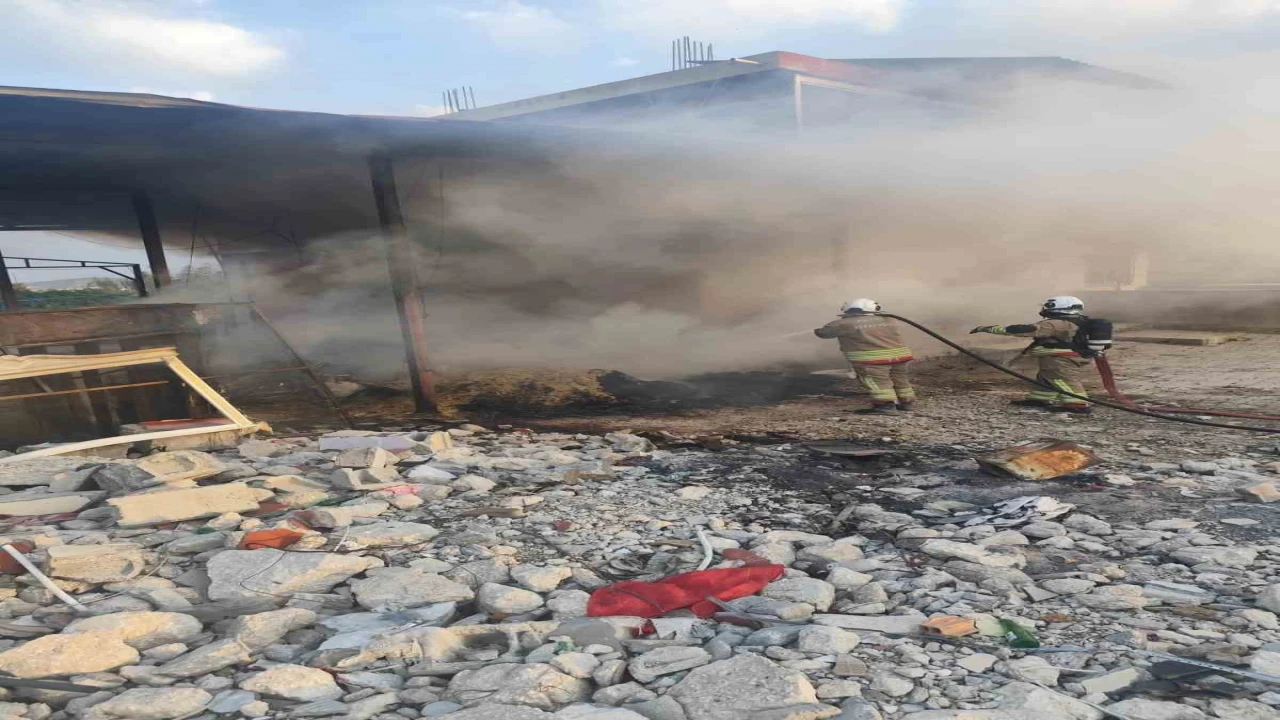 Antakyada odunlukta çıkan yangın eve sıçramadan söndürüldü