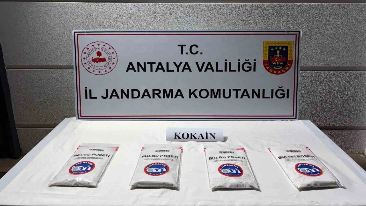 Antalyada 1 kilo 380 gram kokain ele geçirildi, 2 şüpheli tutuklandı