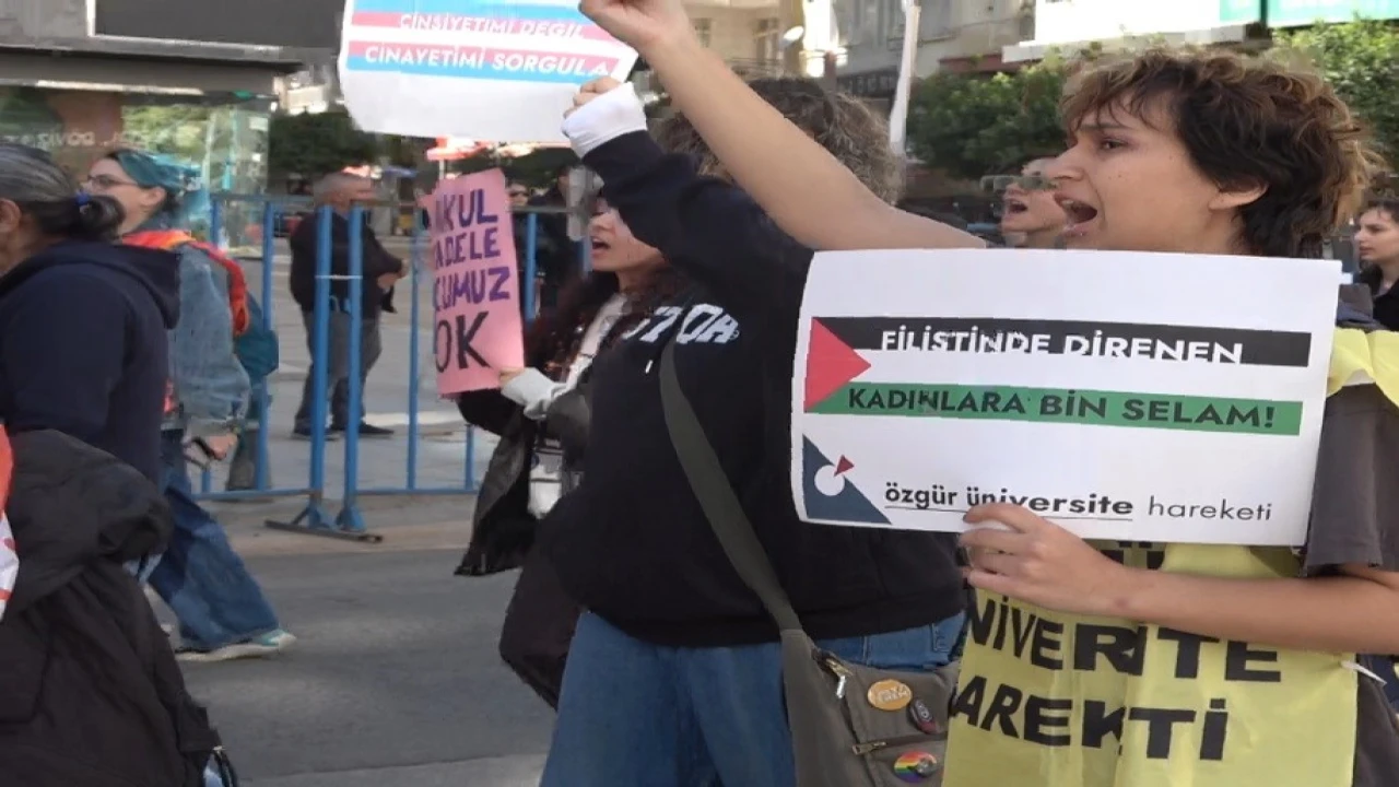 Antalyada 8 Mart Dünya Kadınlar Günü yürüyüşü