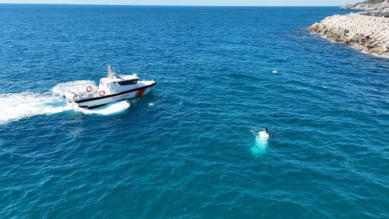 Antalyada balıkçı teknesi battı: 3 kişi son anda denize atlayarak kurtuldu
