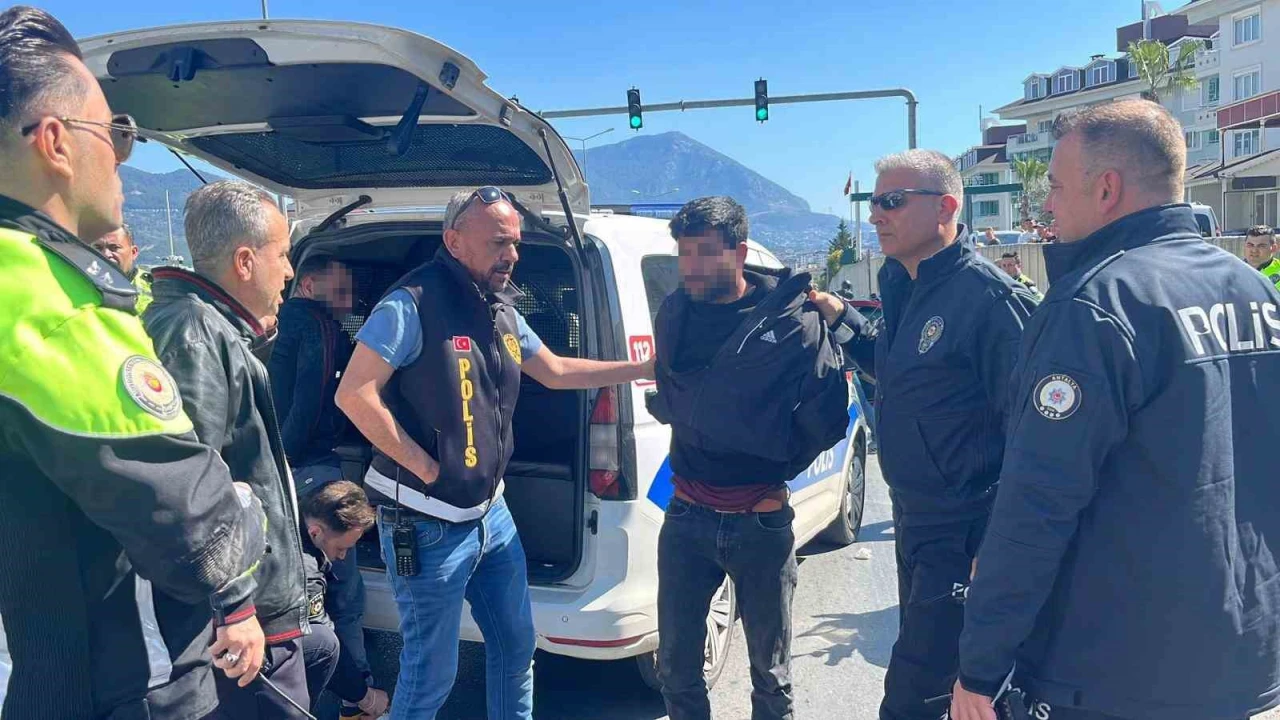 Antalyada ehliyetsiz sürücü ortalığı birbirine kattı: 357 bin lira ceza yedi