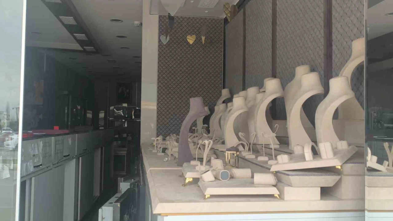 Antalyada emanet ve ‘kar payı vaadiyle 50 milyon liralık dolandırıcılık iddiası