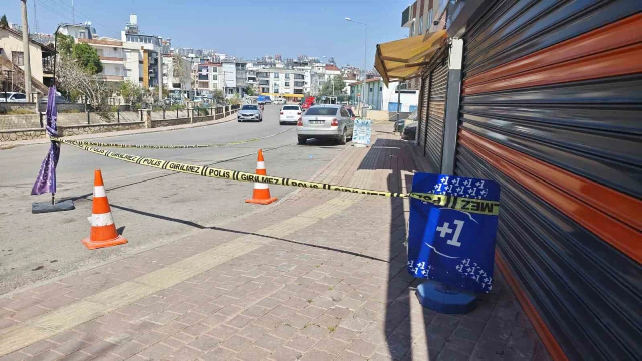 Antalyada esnaf kavgası kanlı bitti: 1 ölü, 2 yaralı