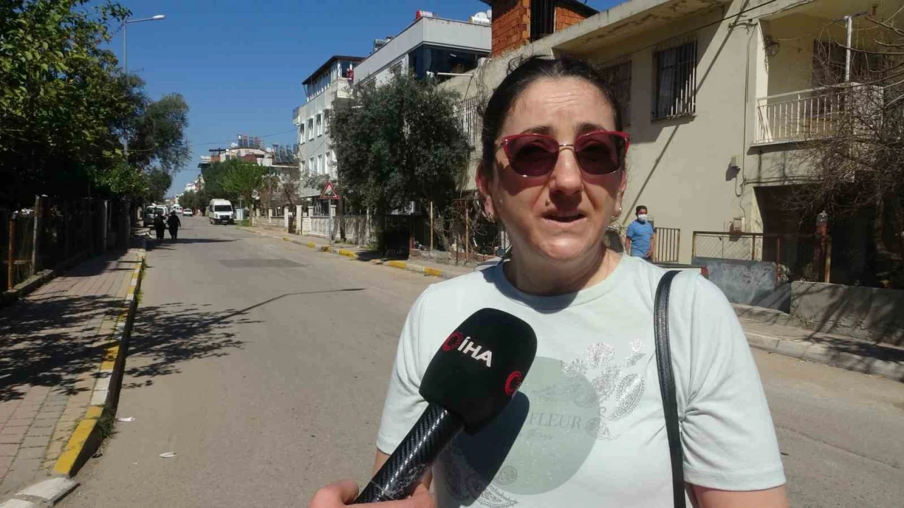 Antalyada iki motosikletlinin yola savrulduğu kaza kameraya yansıdı, mahalleli kasis istedi