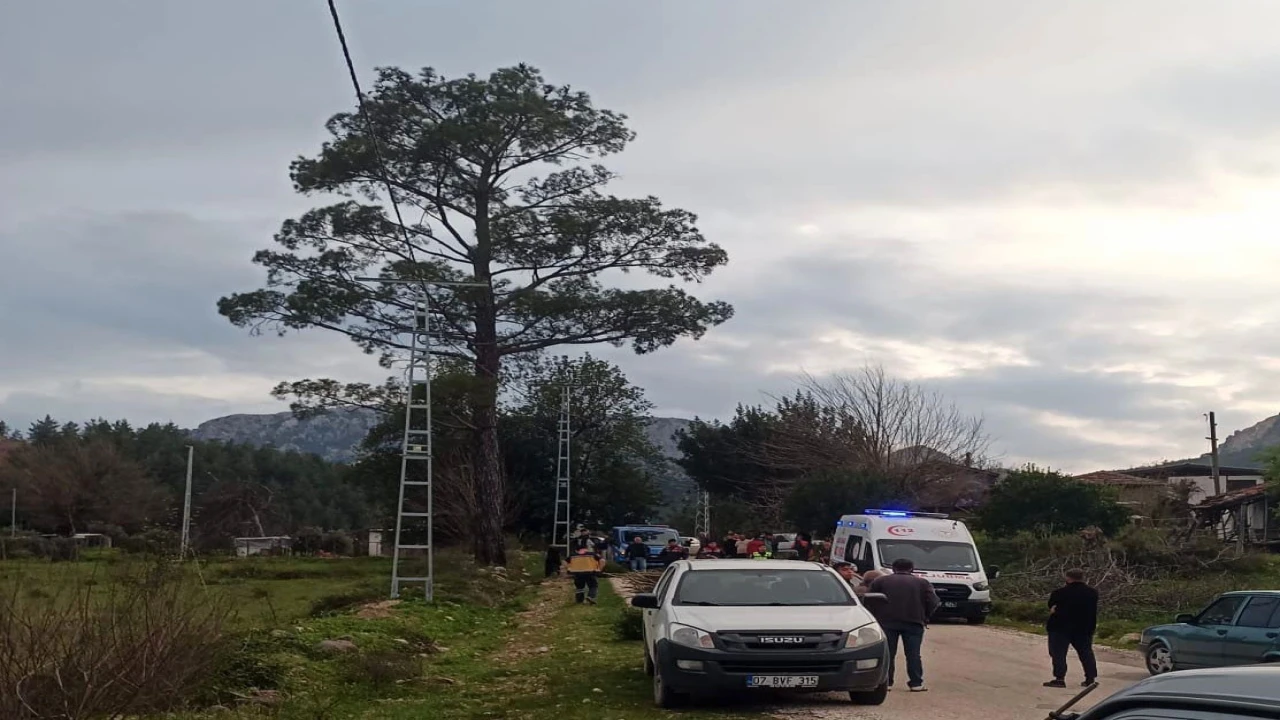 Antalyada kamyonetin kasasından düşen kadın hayatını kaybetti