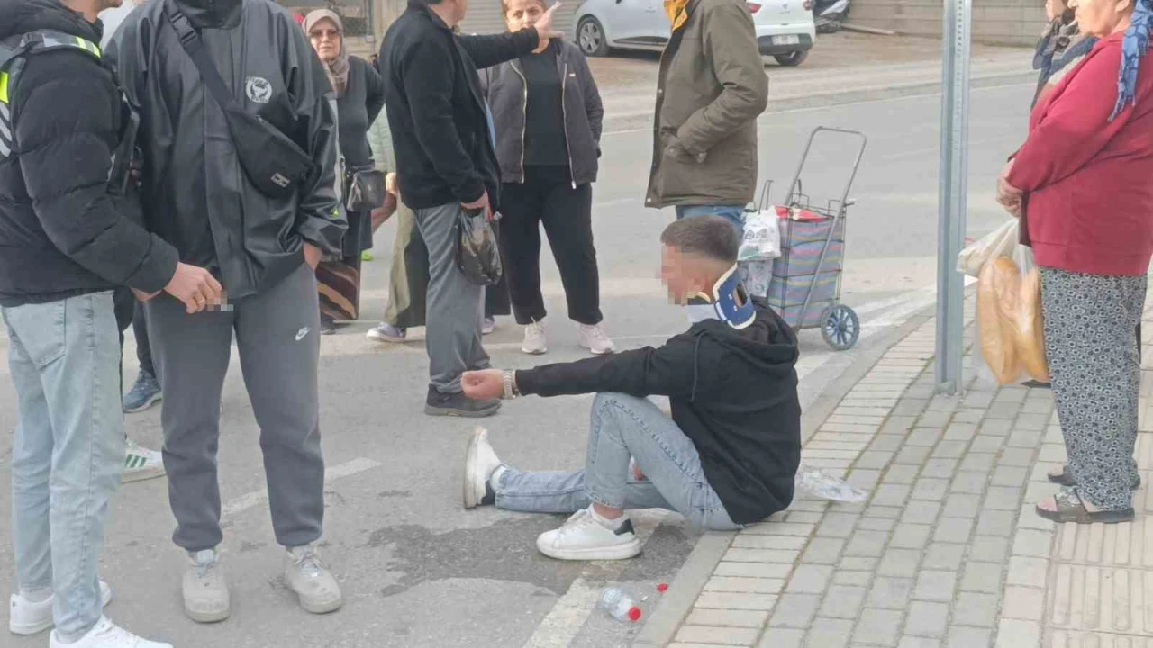 Antalyada motosiklet ile elektrikli bisiklet çarpıştı: 3ü çocuk 4 yaralı