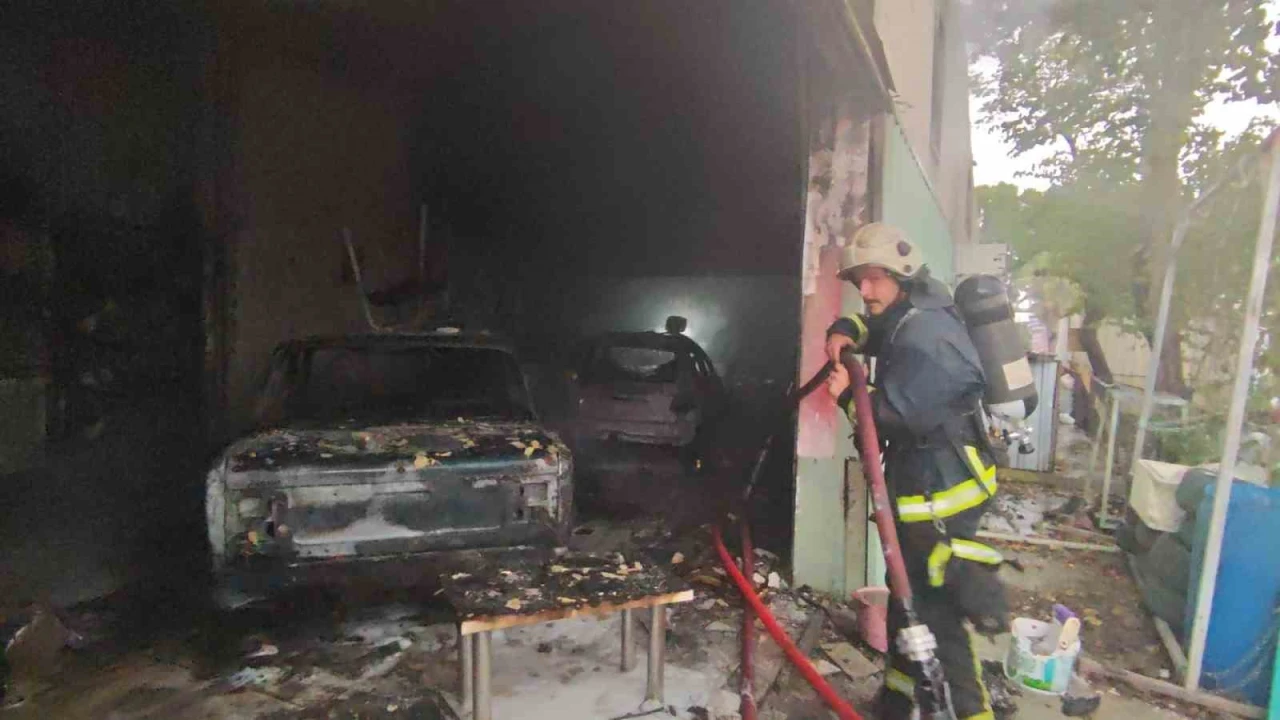 Antalyada oto boyama atölyesindeki yangında iki iş yeri zarar gördü