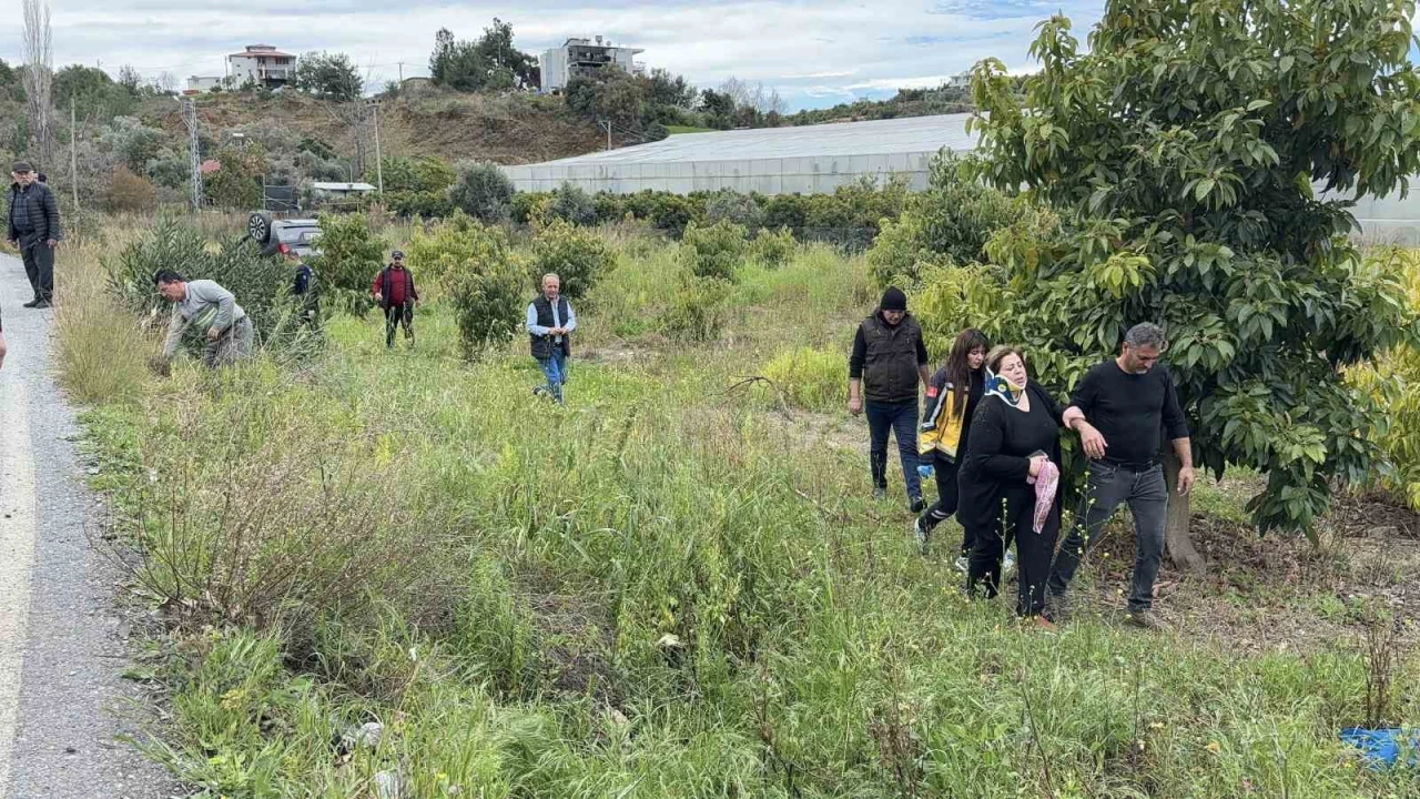 Antalyada takla atan hafif ticari aracın sürücüsü yaralandı