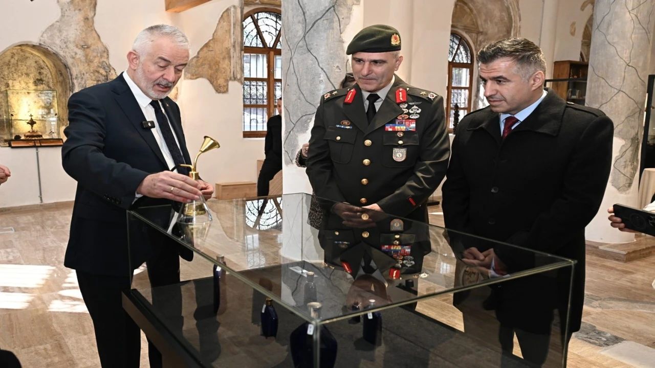 Atatürkün kullandığı koku ve kolonya şişeleri Misparta Koku Müzesinde sergileniyor