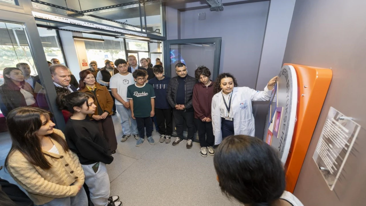 Başkan Seçer: Aratos Matematik Evi, öğrencilerimiz için son derece güzel bir bilim atölyesi