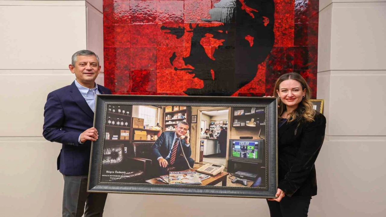 Başkan Vekili Özdemir, Özgür Özeli geçmişe götürdü