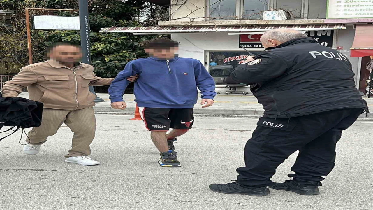 Burdurda iki genci bıçaklayan 17 yaşındaki şüpheli tutuklandı