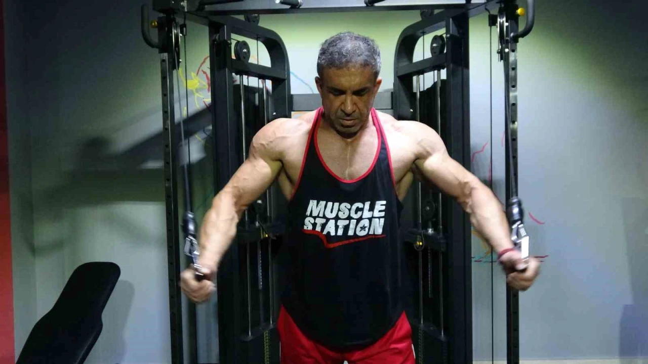 Burdurda itfaiye personeli vücut geliştirmede Türkiye şampiyonu oldu