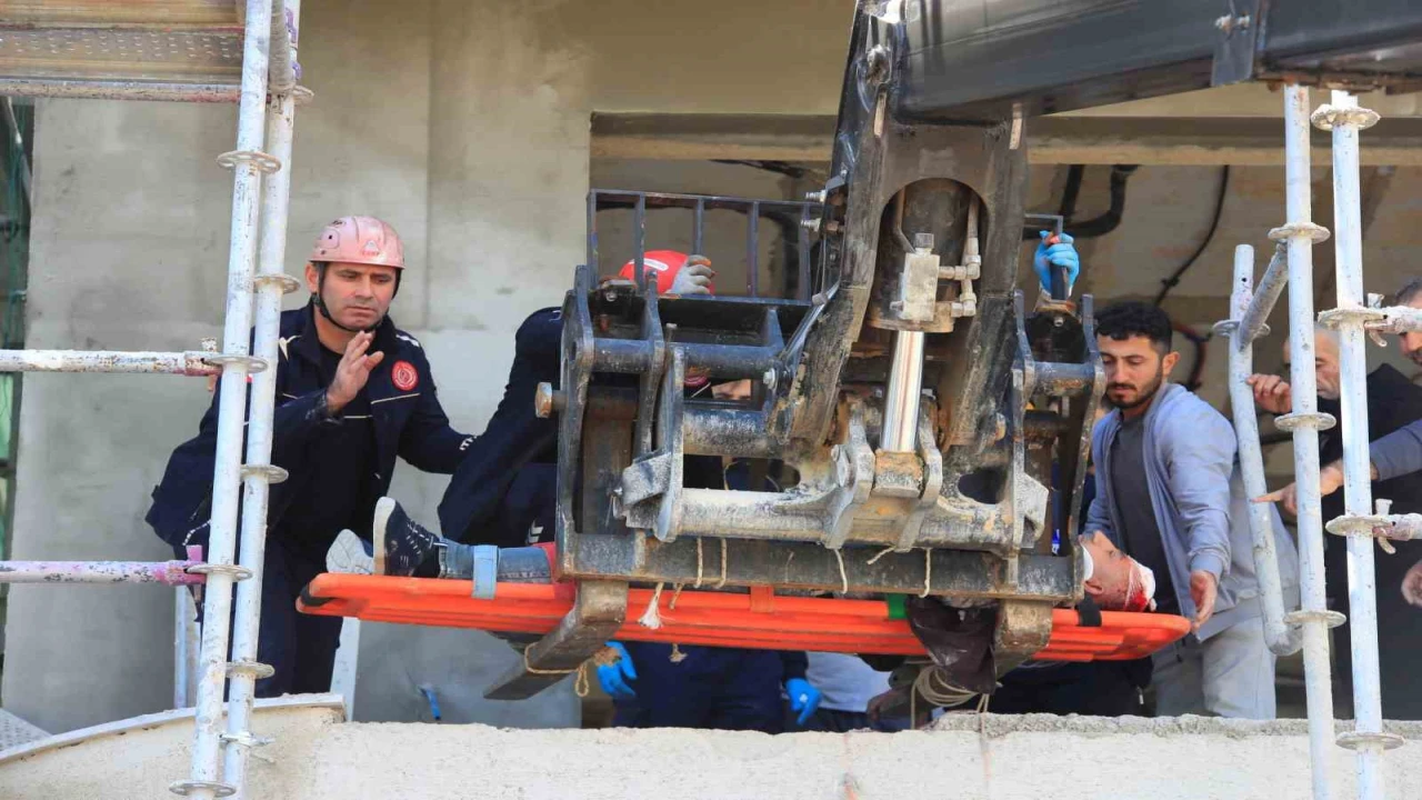 Demir iskeleden düşen inşaat işçisi yaralandı