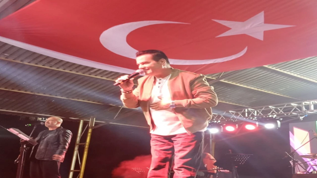 Düziçinde 106. yıl coşkusu Hakan Peker konseriyle başladı