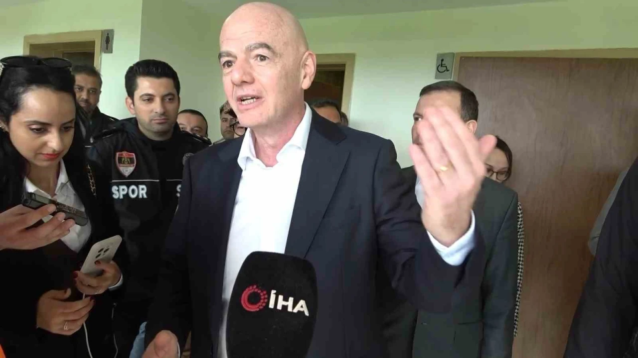 Gianni Infantino, İran Milli Takımı ile görüştü: Maç oynanacak
