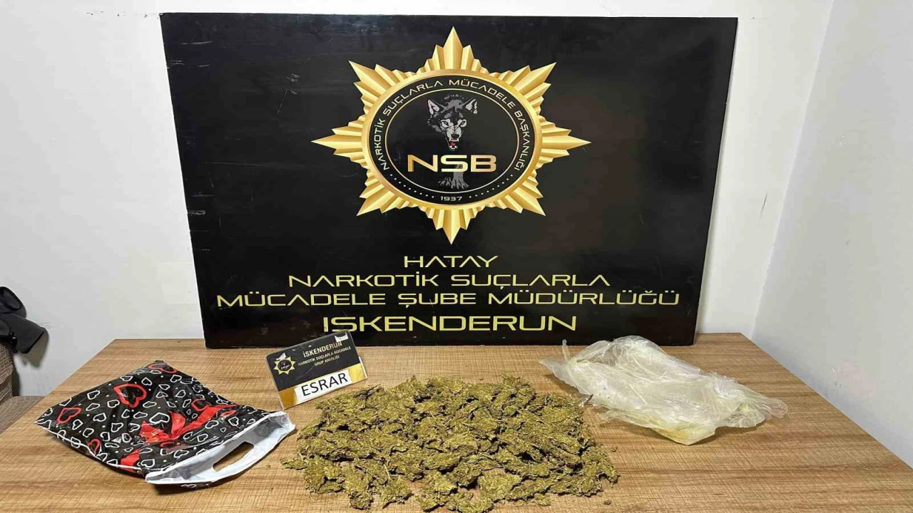 Hafif ticari aracın gizli bölmesinden esrar çıktı