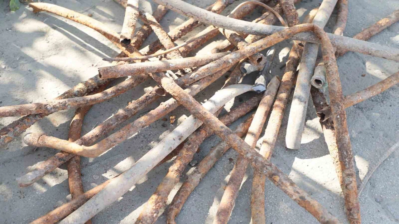 Hatay Büyükşehir Belediyesi, Dörtyolda pastan tanınmaz hale gelen içme suyu şebeke hattını yeniliyor