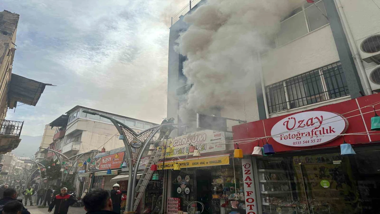 Hatayda oyuncakçı dükkanında korkutan yangın