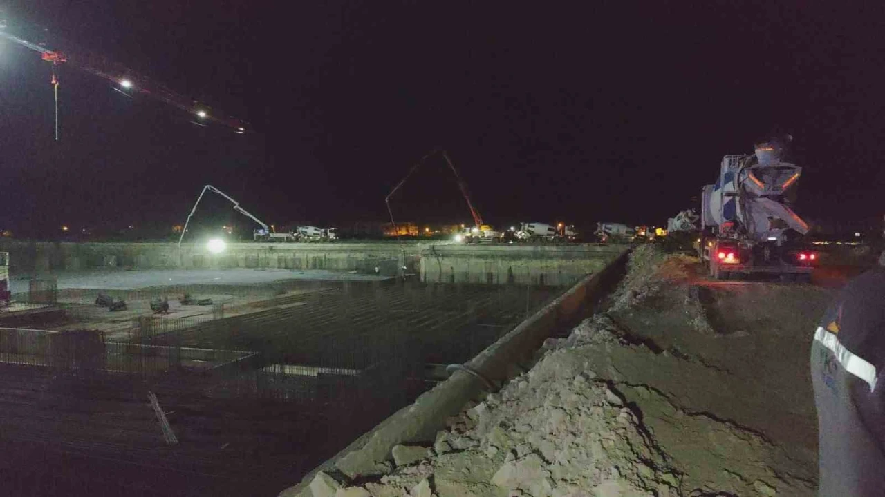 İnşaatta yaklaşık 7 metre yükseklikten düşen işçi yaralandı