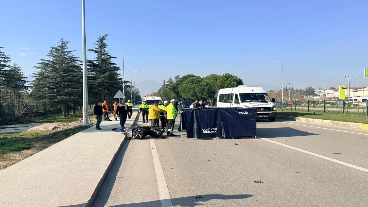 Ispartada otomobille çarpışan motosiklet sürücüsü hayatını kaybetti