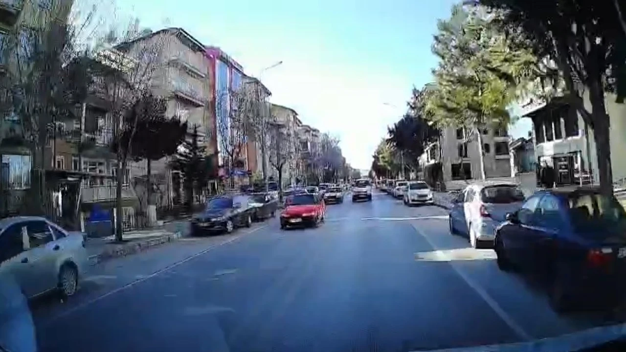 Ispartada tehlikeli sollama kamerada: Kazadan kıl payı kurtuldu