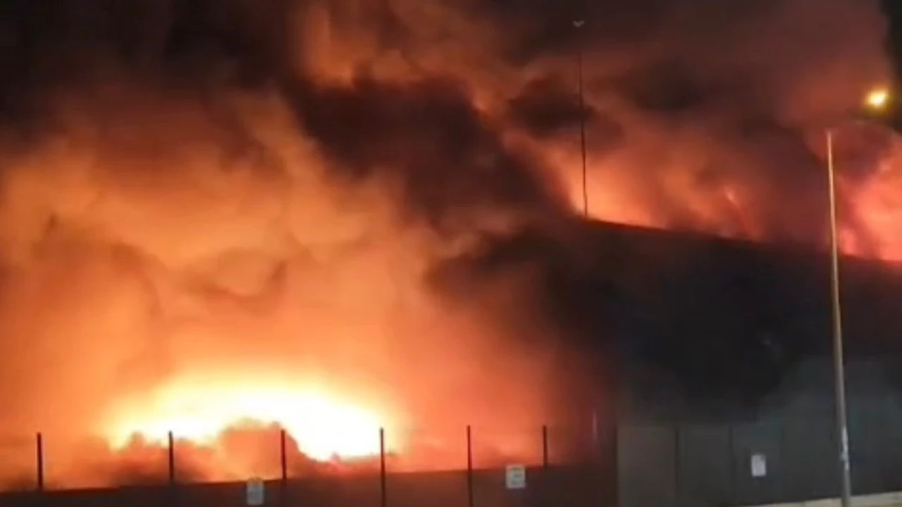 Kadirli OSBde tavuk fabrikasında yangın: Ekipler müdahale ediyor