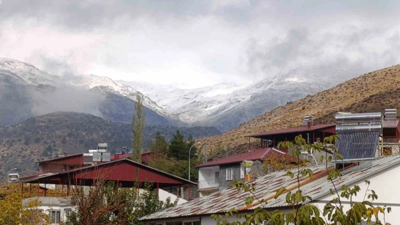 Kahramanmaraşın yüksek kesimleri beyaza büründü