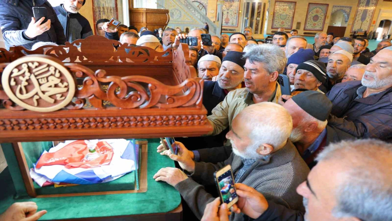 Kahramanmaraşta Abdülhamid Han Camiinde Sakal-ı Şerif ziyarete açıldı