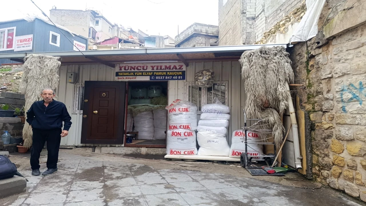 Kahramanmaraşta çeyizlerin vazgeçilmezi tarihe karıştı: Yüncülük can çekişiyor