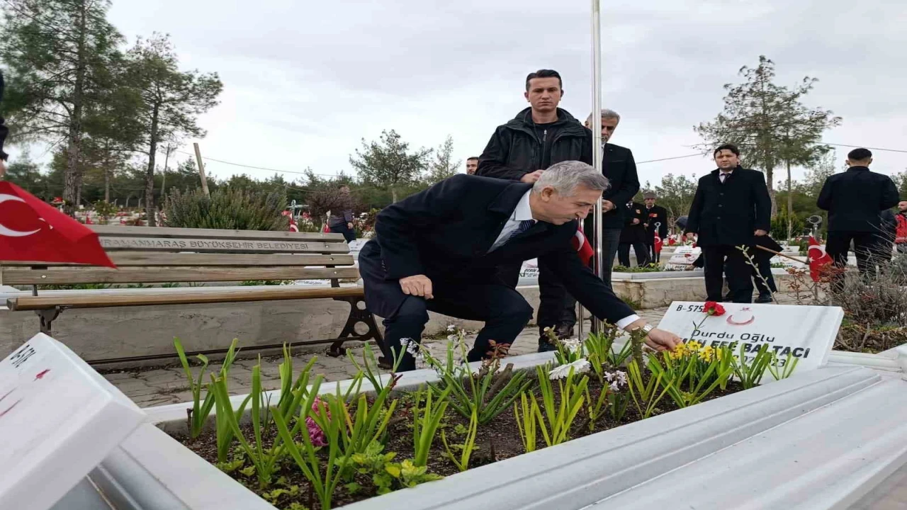 Kahramanmaraşta protokolden bayram öncesi şehitlik ziyareti