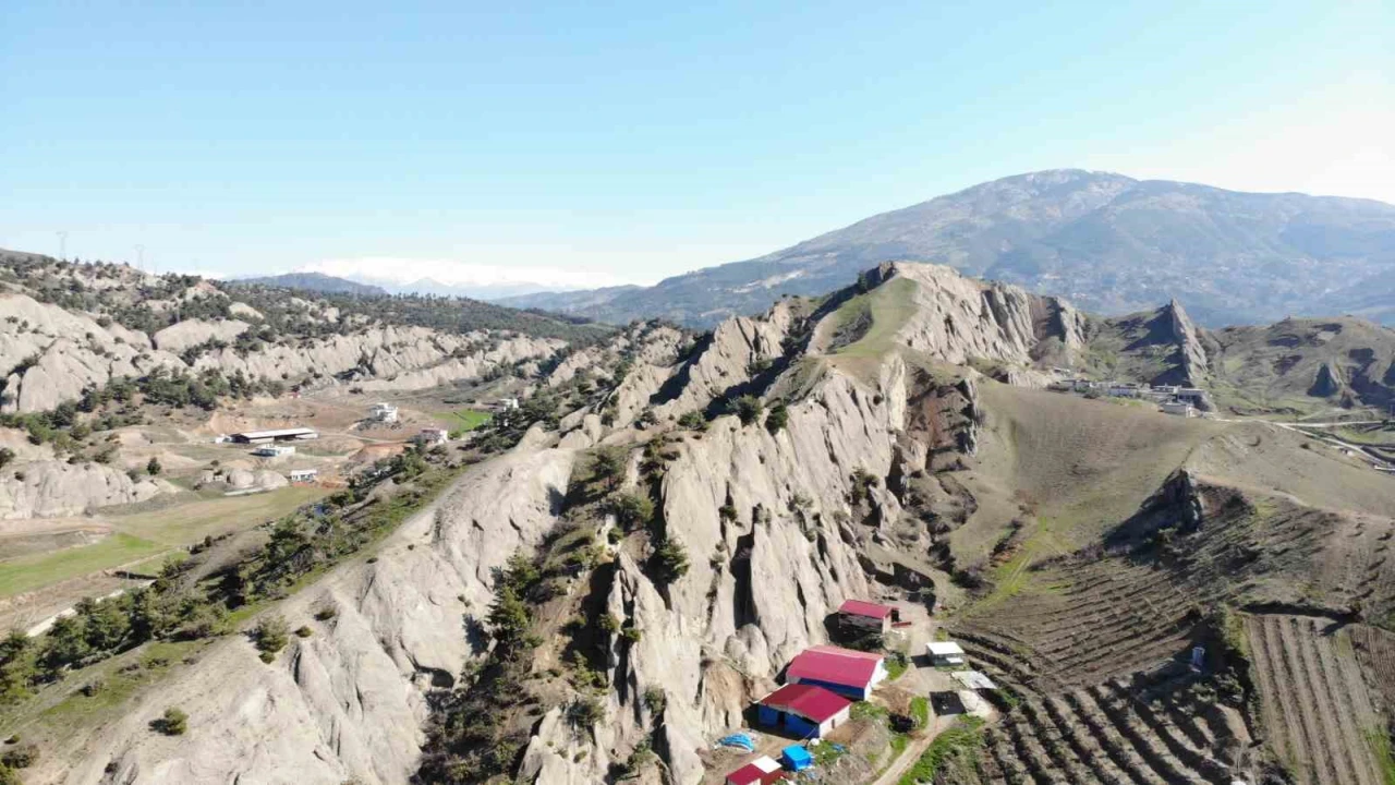 Kahramanmaraşta sivri ve keskin kayalar