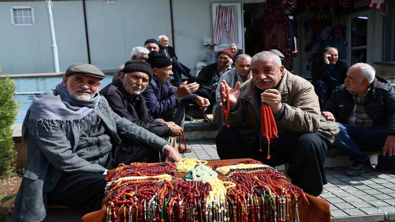 Kahramanmaraşta Ulu Cami Meydanının müdavimleri