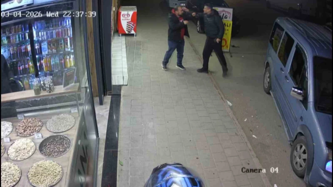 Kardeşler arasında alacak-verecek kavgası: O anlar kamerada