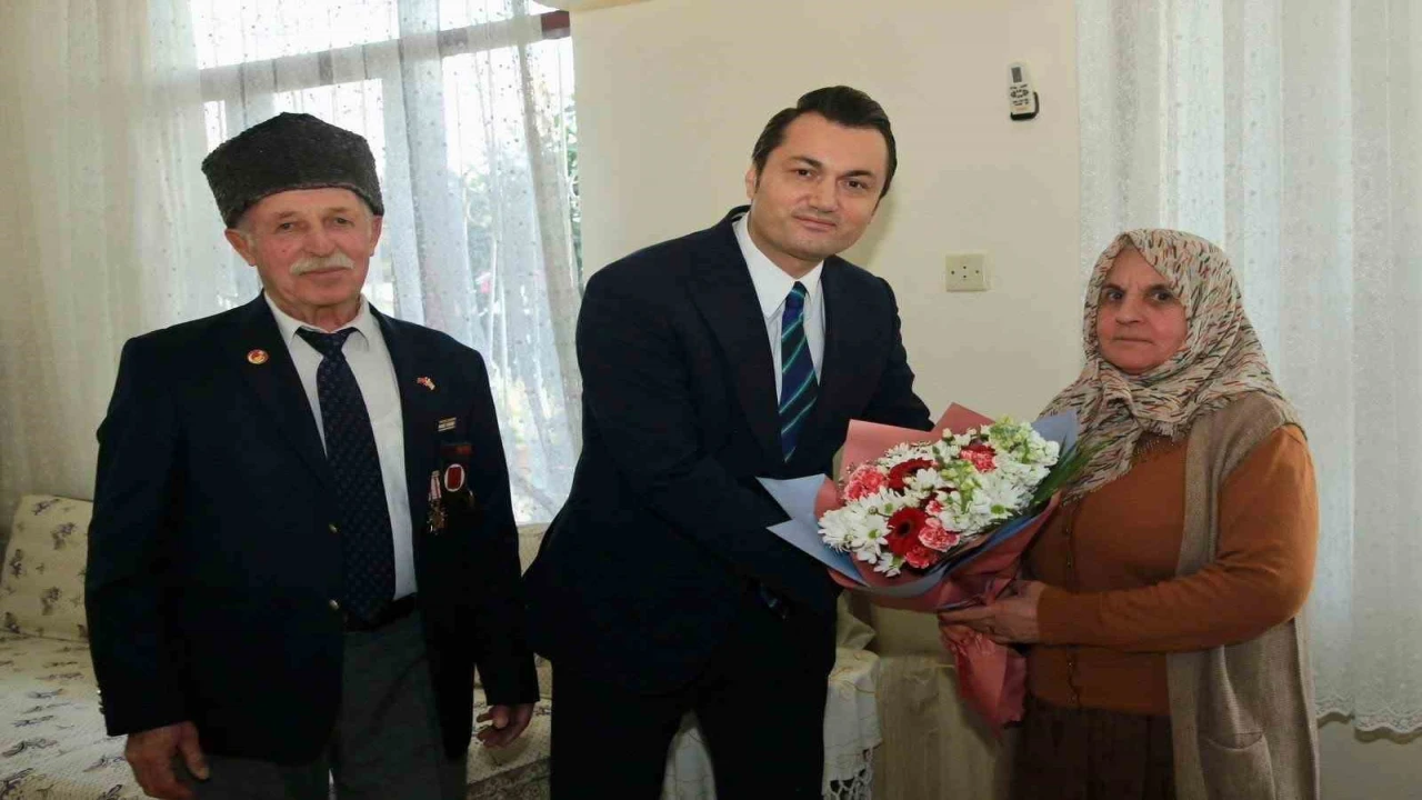 Kaymakam Öztürk gazilerle bir araya geldi: Sizlerin ödediği bedeller sayesinde bu şanlı bayrağımız dalgalanıyor