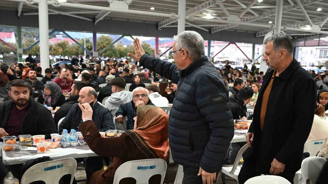 Kemerde iftar sofrası Çamyuvada kuruldu