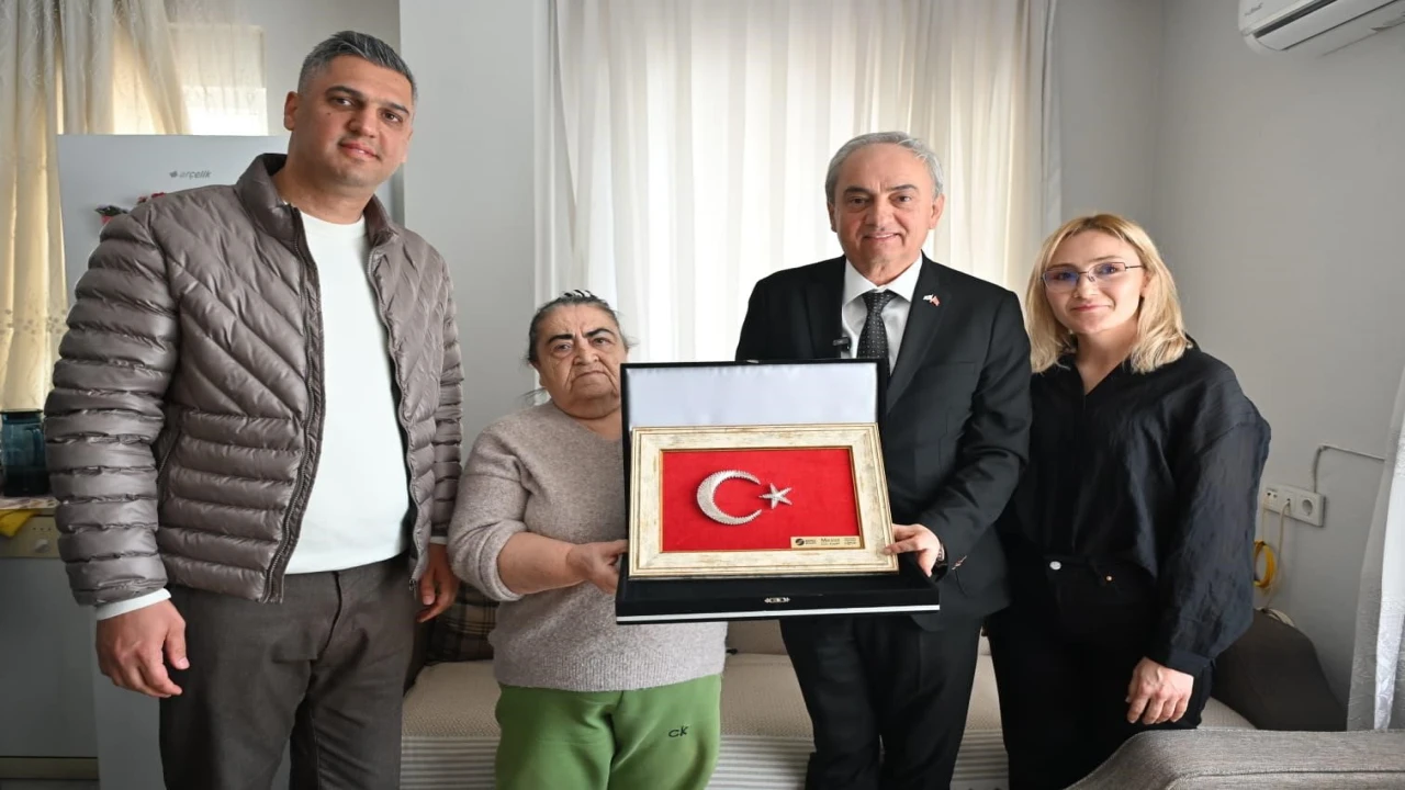 Kepez Belediye Başkanı Kocagözden şehit annesine ziyaret