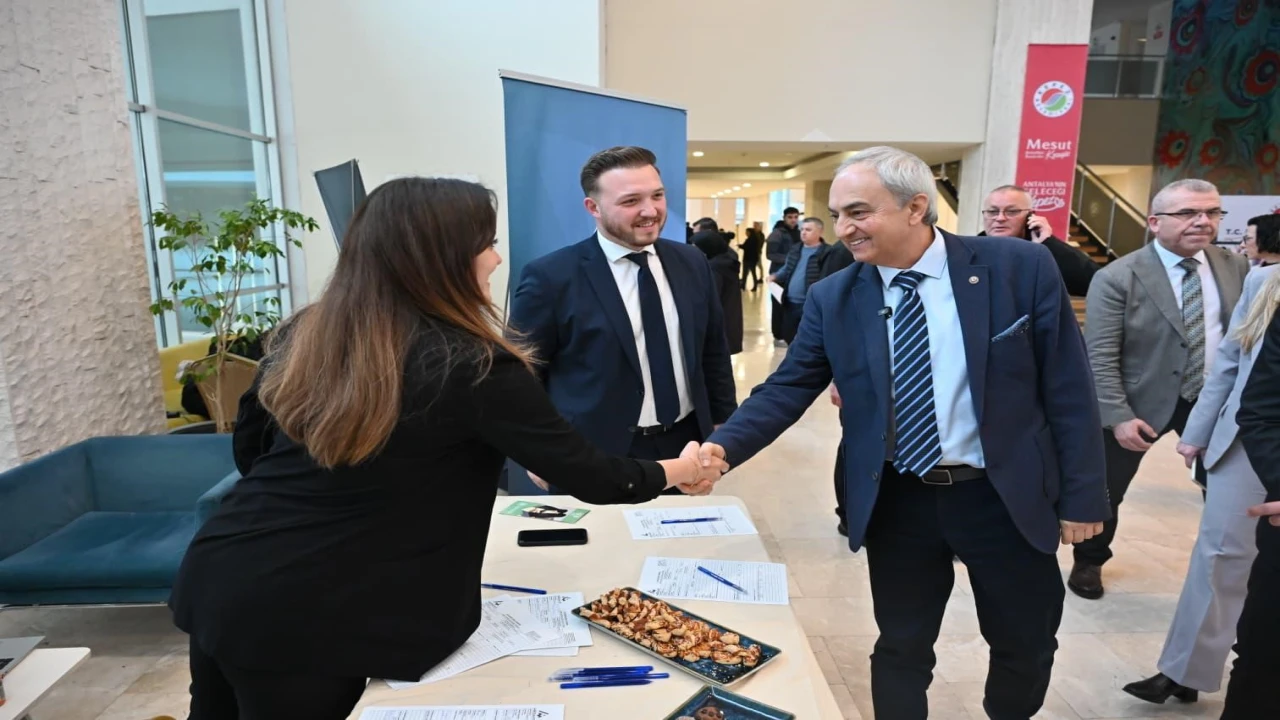 Kepezde iş arayanlarla işverenler aynı çatı altında buluştu