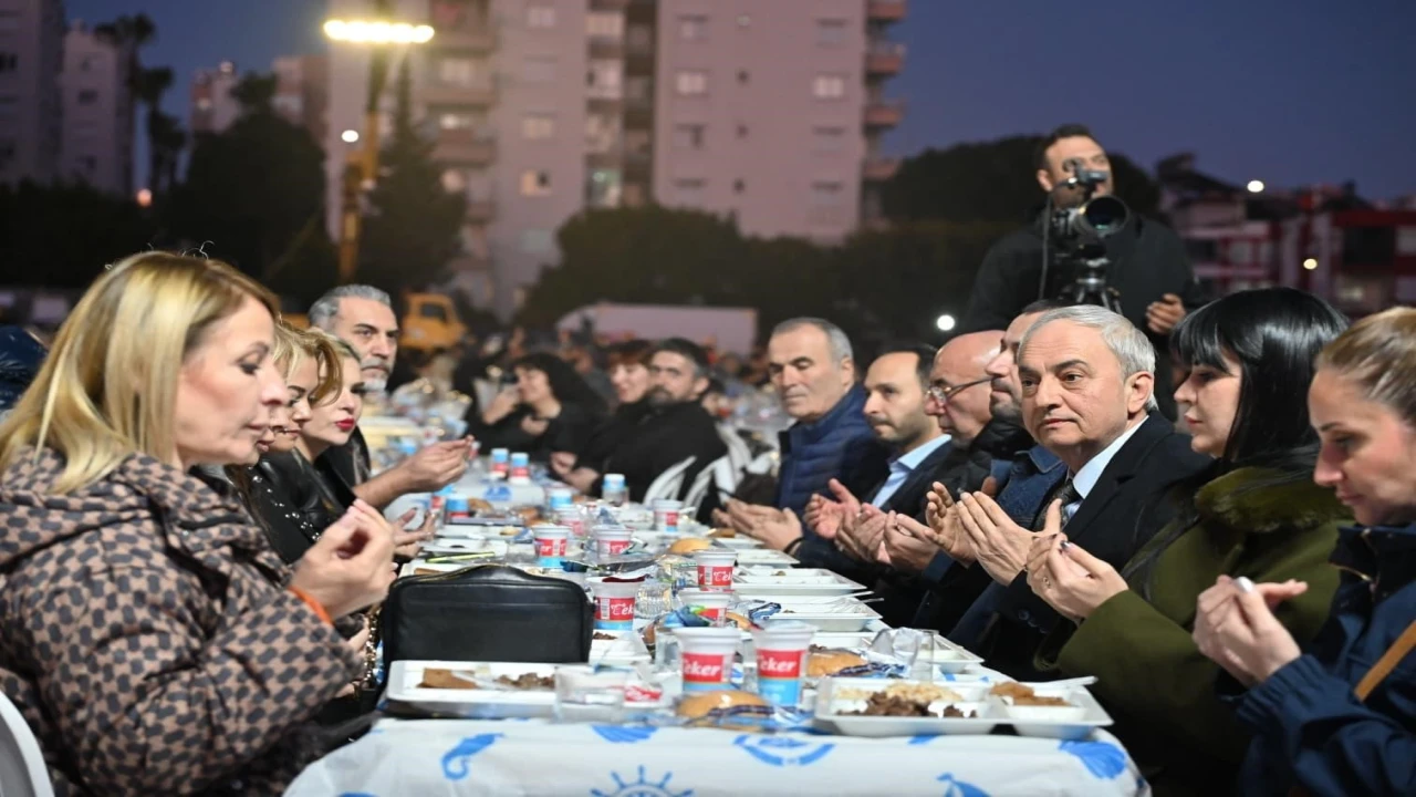 Kepezde Ramazan bereketi: 5 mahalle tek sofra