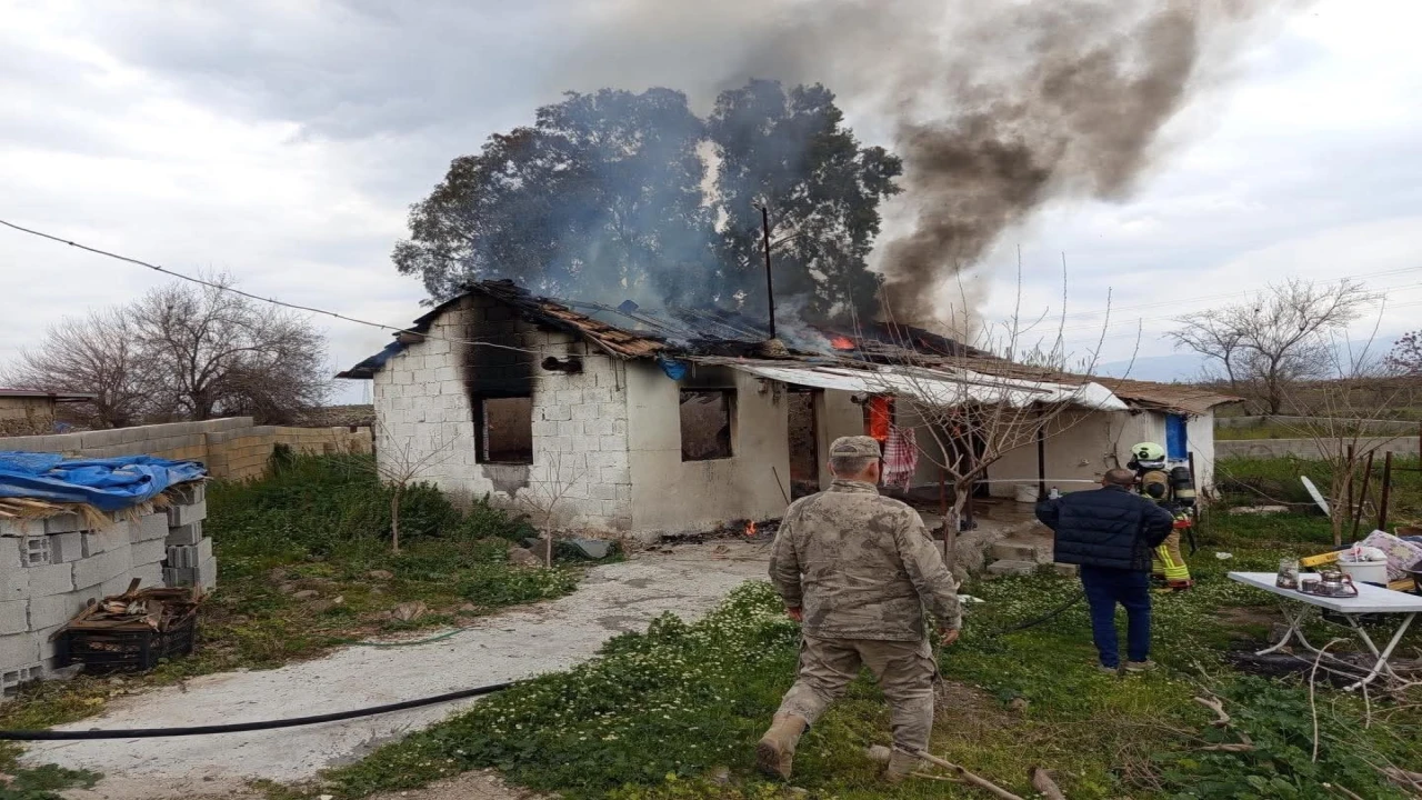 Kırıkhanda müstakil ev alevlere teslim oldu