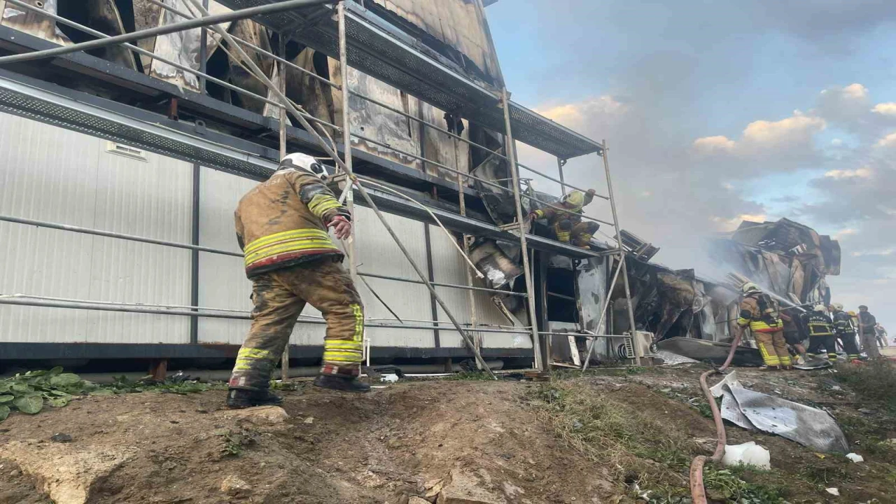 Konteyner yatakhane alevlere teslim oldu